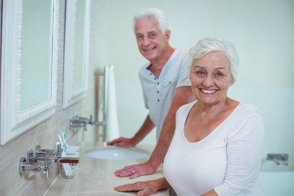 Senior couple at the bathroom