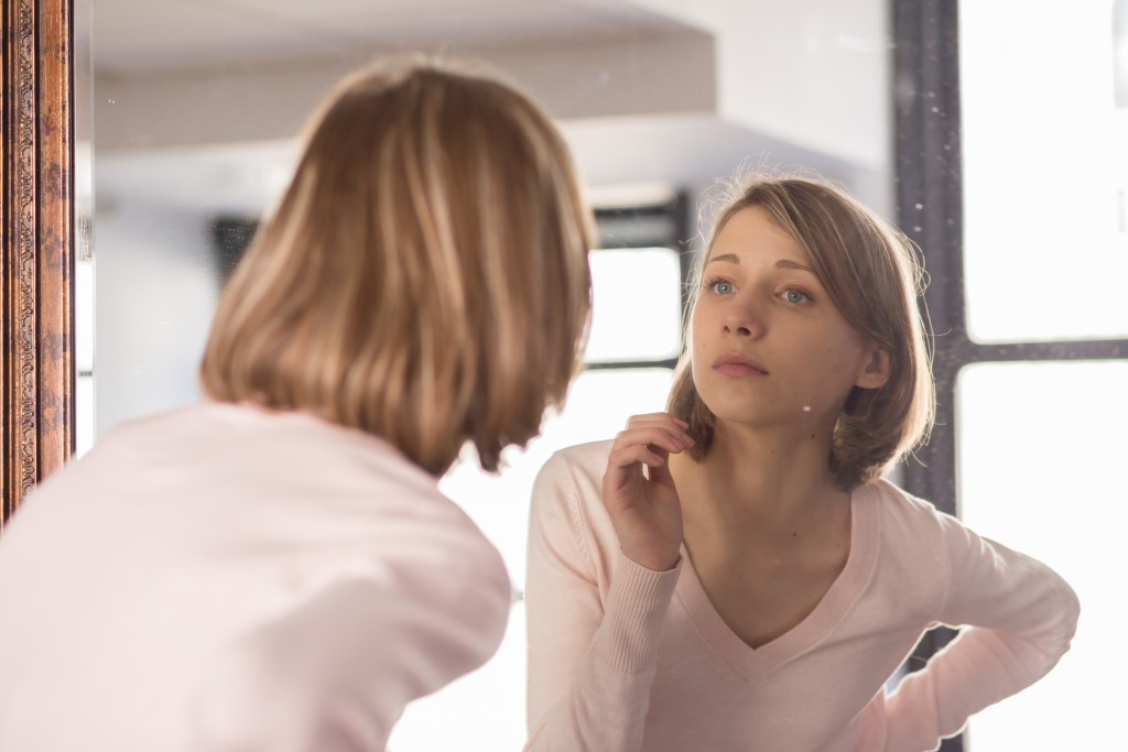 looking at the mirror