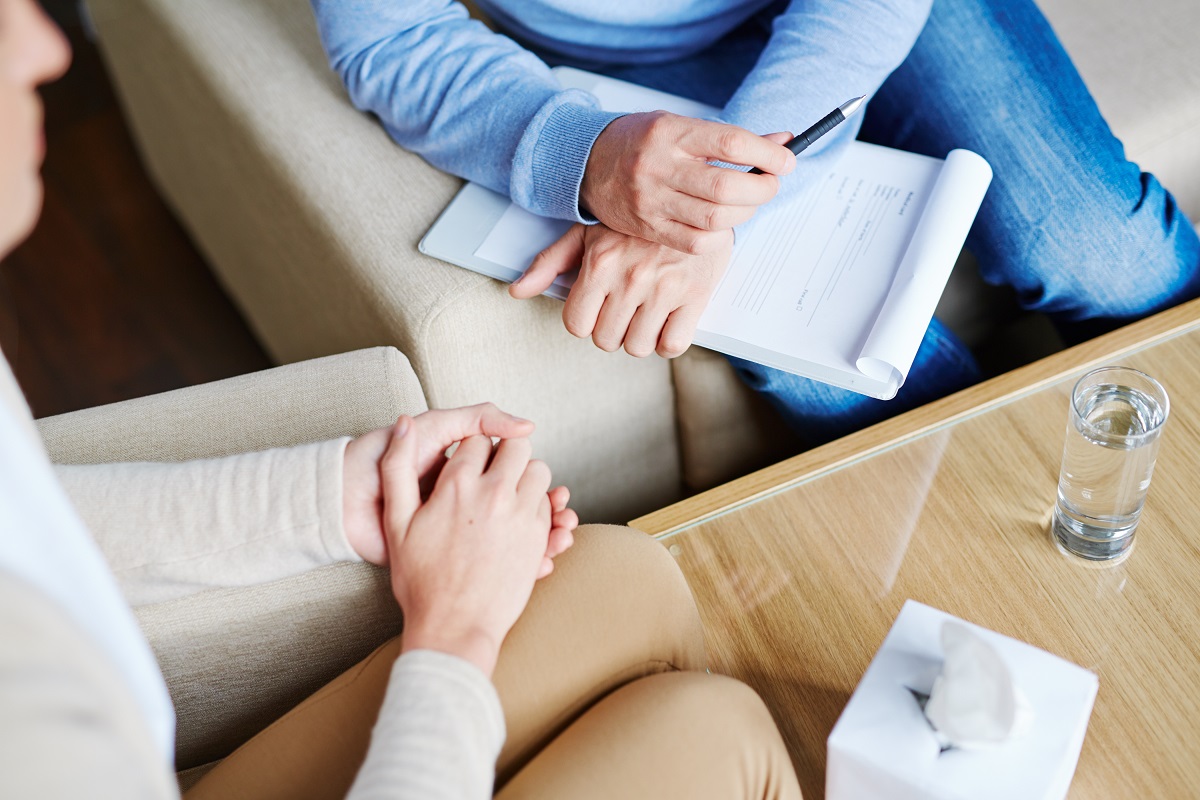 psychologist sitting next to the patient