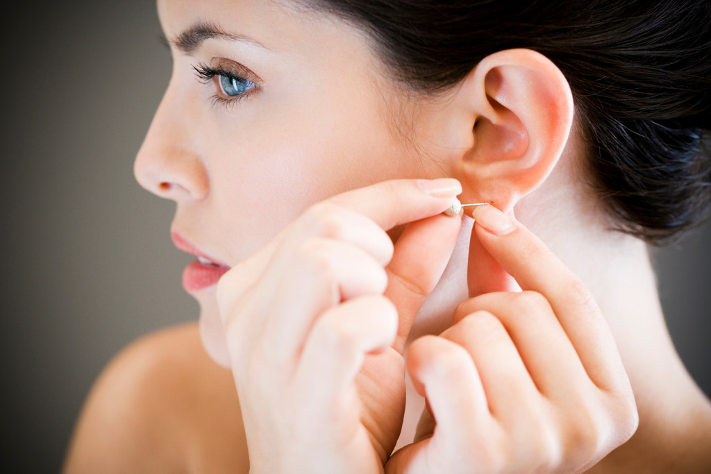 beautiful woman with pearl earrings for her ear