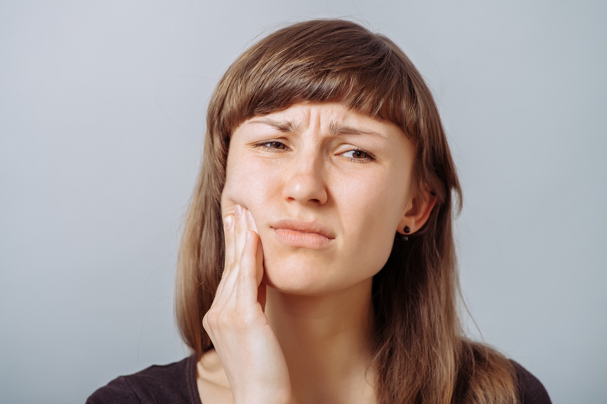 Gum pain in woman