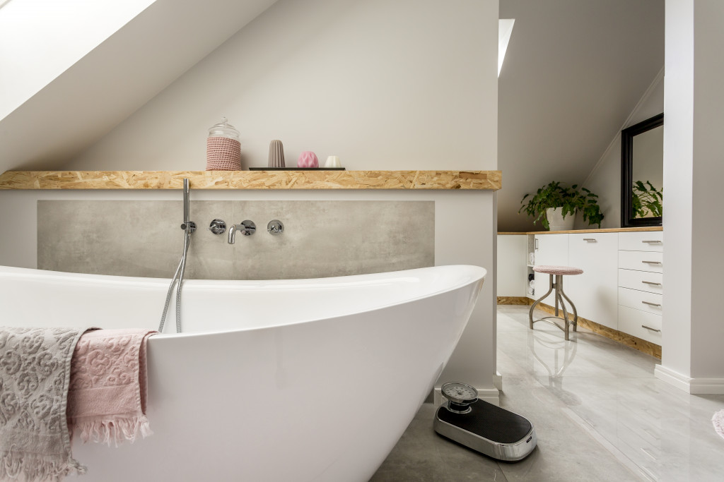 bathroom interior with bathtub