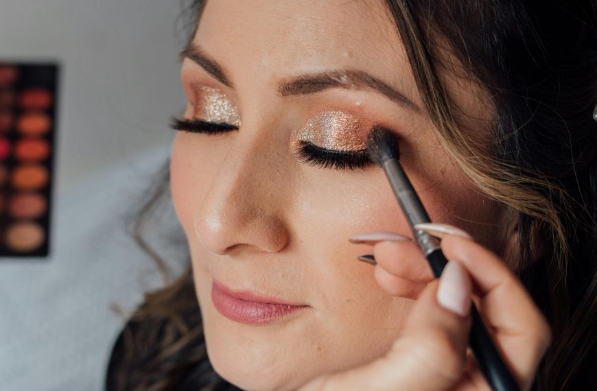 Is Makeup Bad for Your Skin? What Happens If You Wear It Every Day